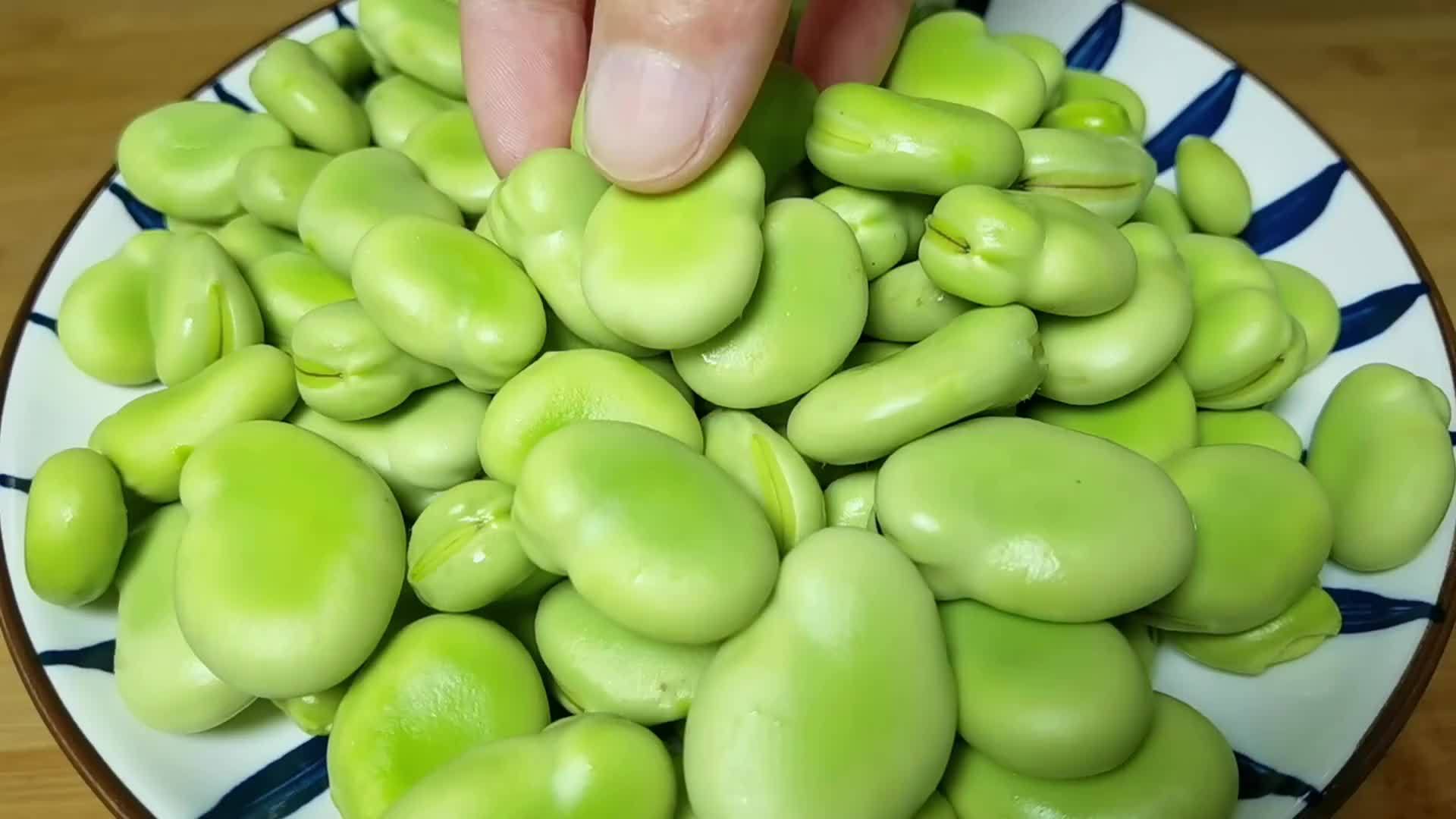 炒蚕豆不要直接下锅炒，难怪不好吃，教你技巧，软糯鲜香又入味