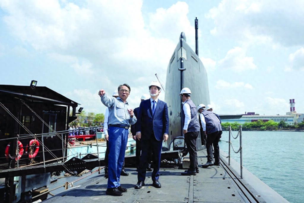 赖清德登上台湾自制潜艇挑衅大陆,“海鲲号”五绝症恐成“海上棺材”