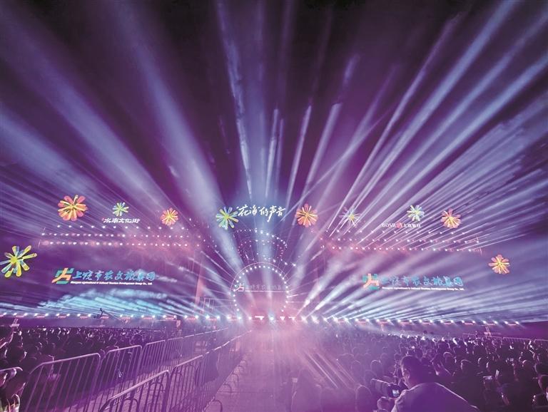 “花海的声音”演唱会现场。记者 戴越 摄
