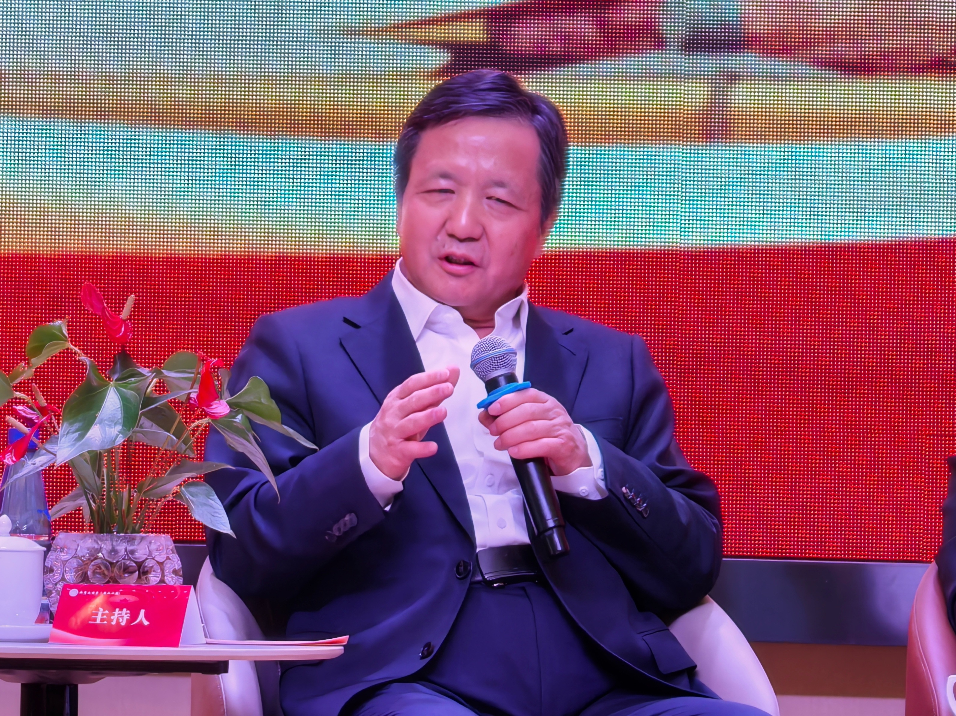 从北京到天山：两会精神点燃新疆民营经济新引擎