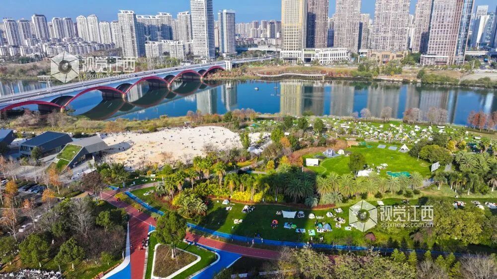 赣州市民享受露营乐趣(钟万汕摄)