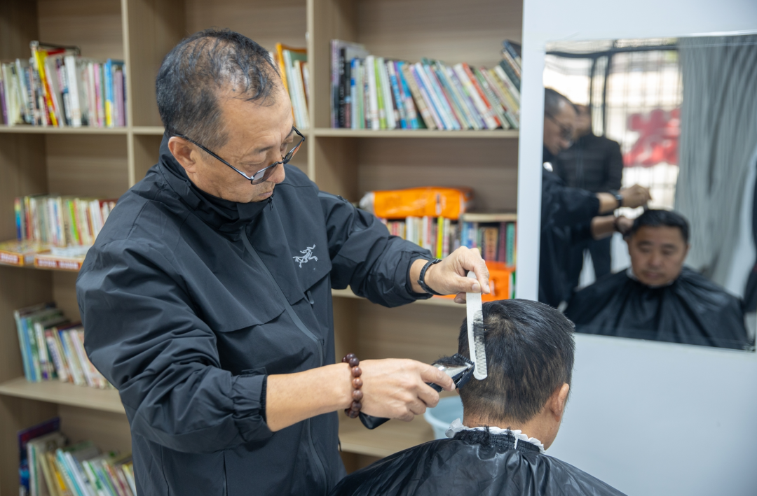 理发8元，75岁以上免费！共青城这家理发店太暖了
