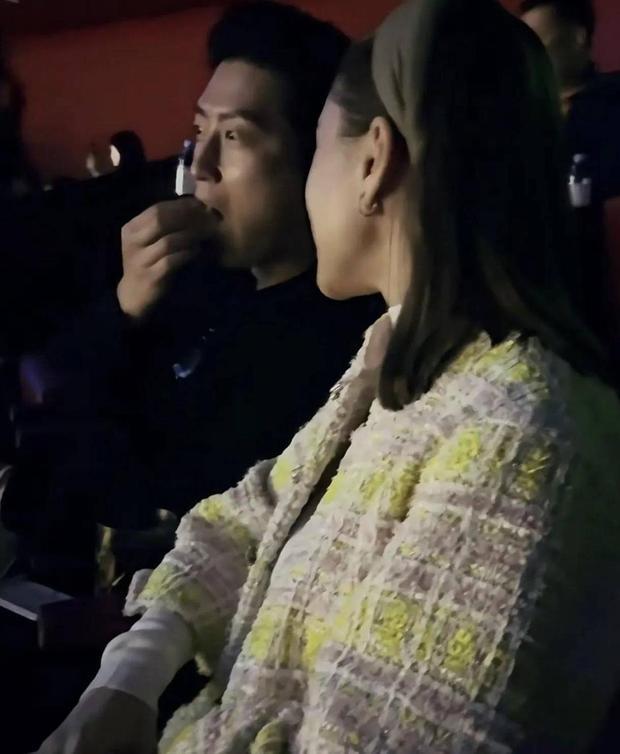 窦骁罕见在老婆vlog出镜。