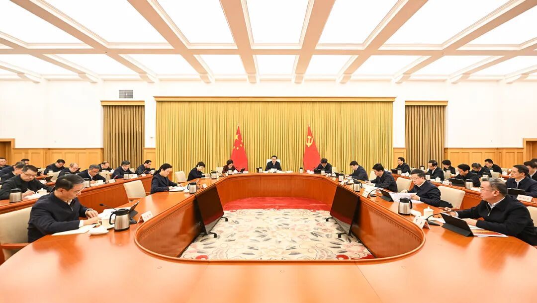 3月18日上午,市委理论学习中心组(扩大)举行专题学习会。记者 苏思 摄/视觉重庆