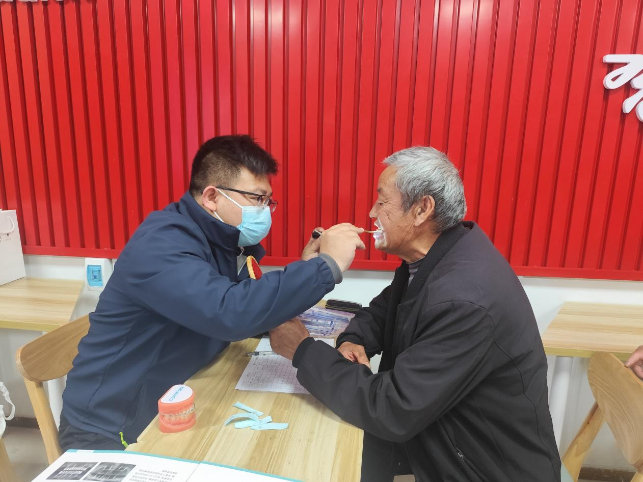 护齿传温情 守护夕阳“齿”健康——乐群社区 口腔义诊暖心行