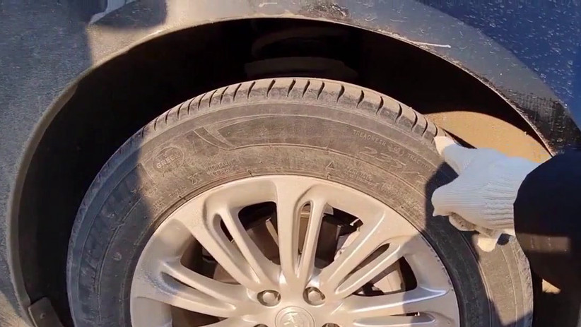 深蓝 SL03 车主遭遇顽固性吃胎：换胎、换避震、反复定位全无效