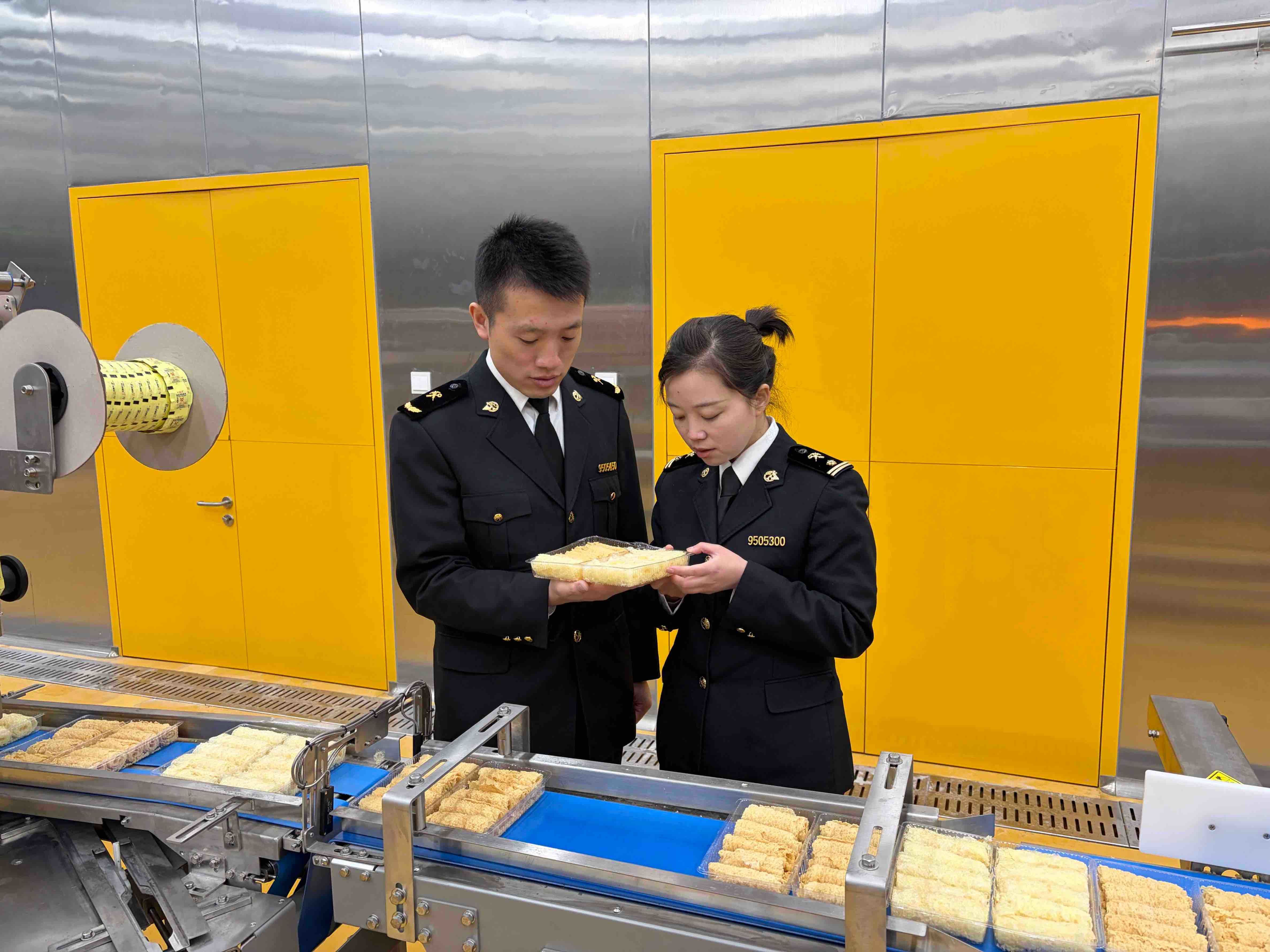 兰州海关所属天水海关关员在企业开展日常监管