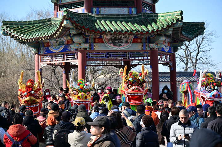 2026全国舞龙嘉年华在秦皇岛老龙头启幕