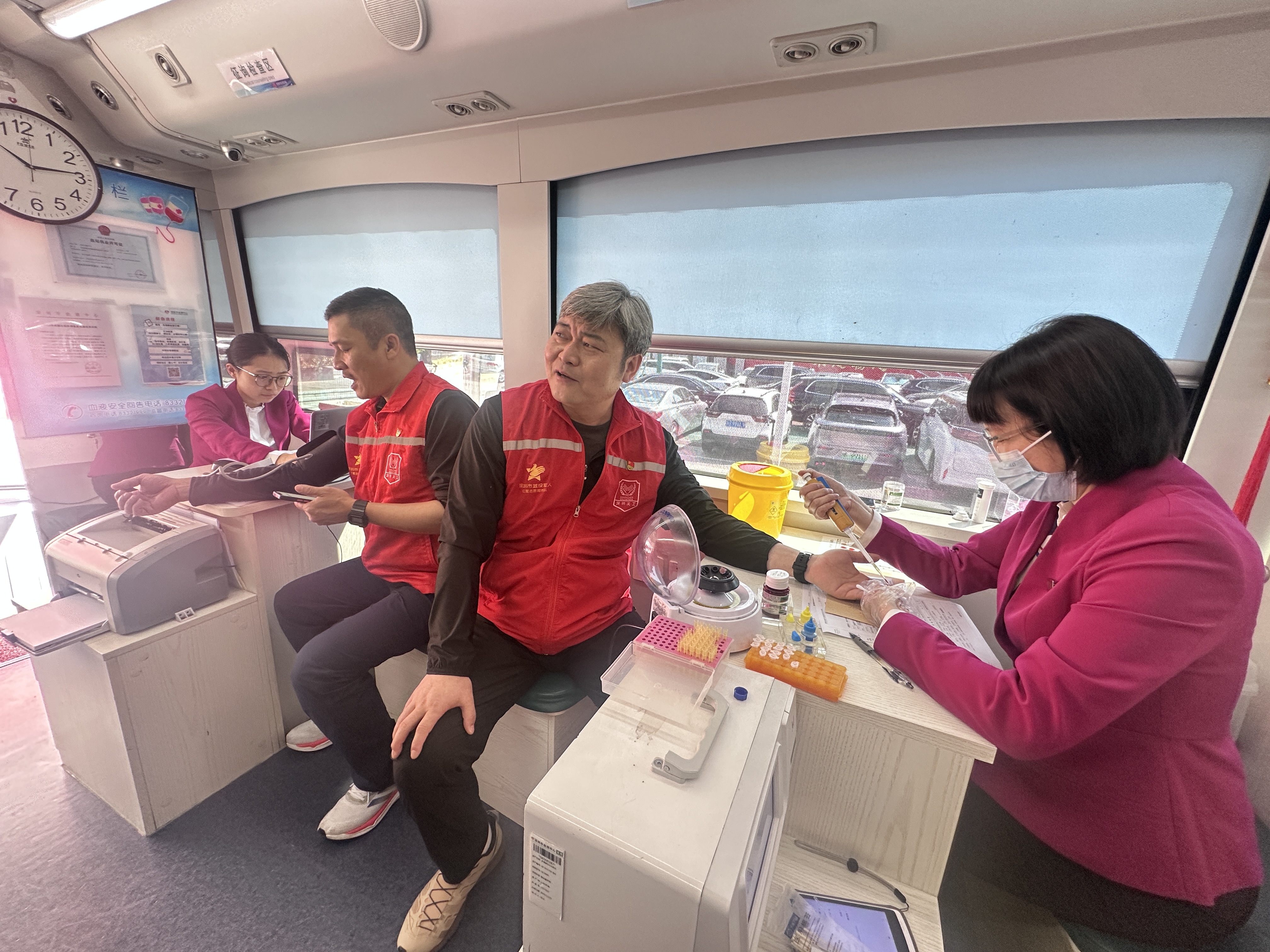 香蜜湖街道开展无偿献血活动：热血汇聚爱心，奉献践行使命