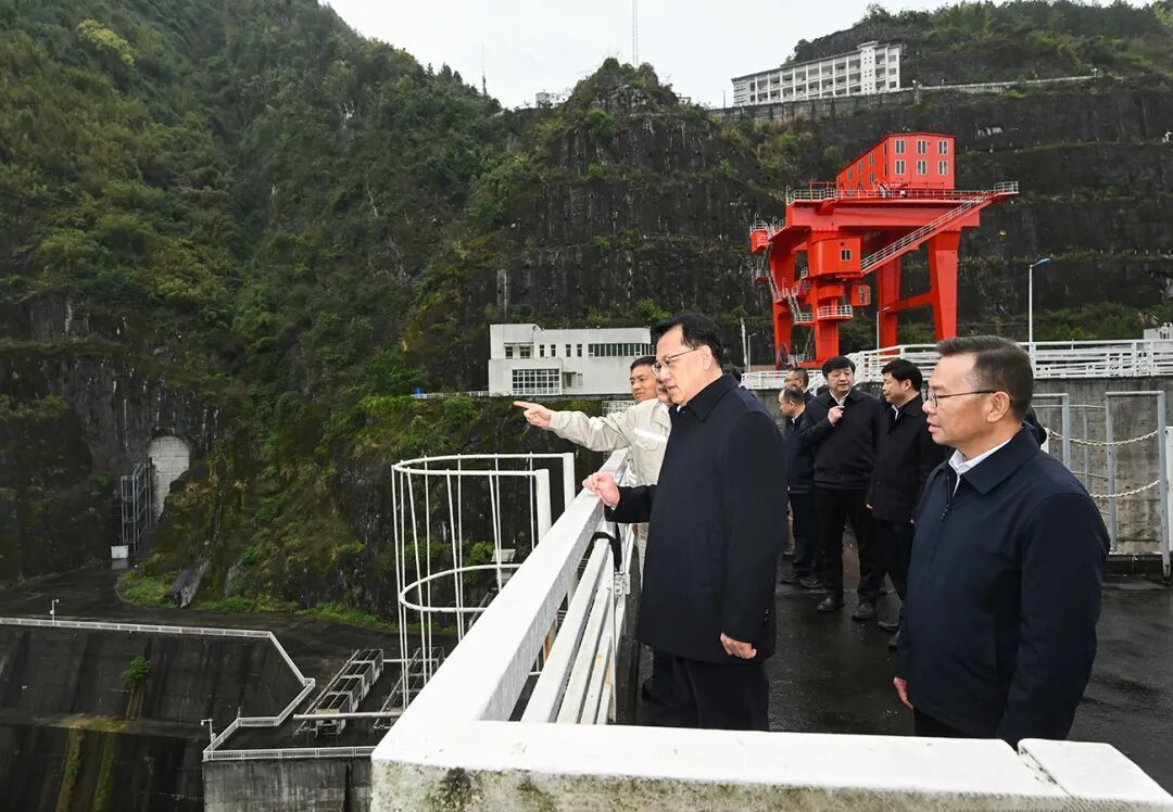 3月25日，市委书记袁家军在大唐彭水电站调研。记者 苏思 摄/视觉重庆
