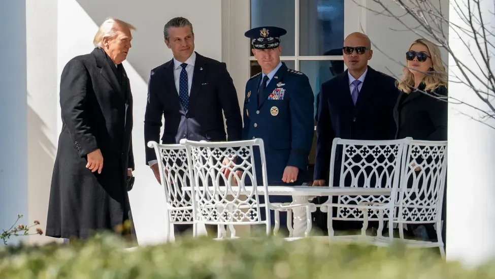 外媒:特朗普对伊朗开战,暴露“唯命是从”式内阁的局限性