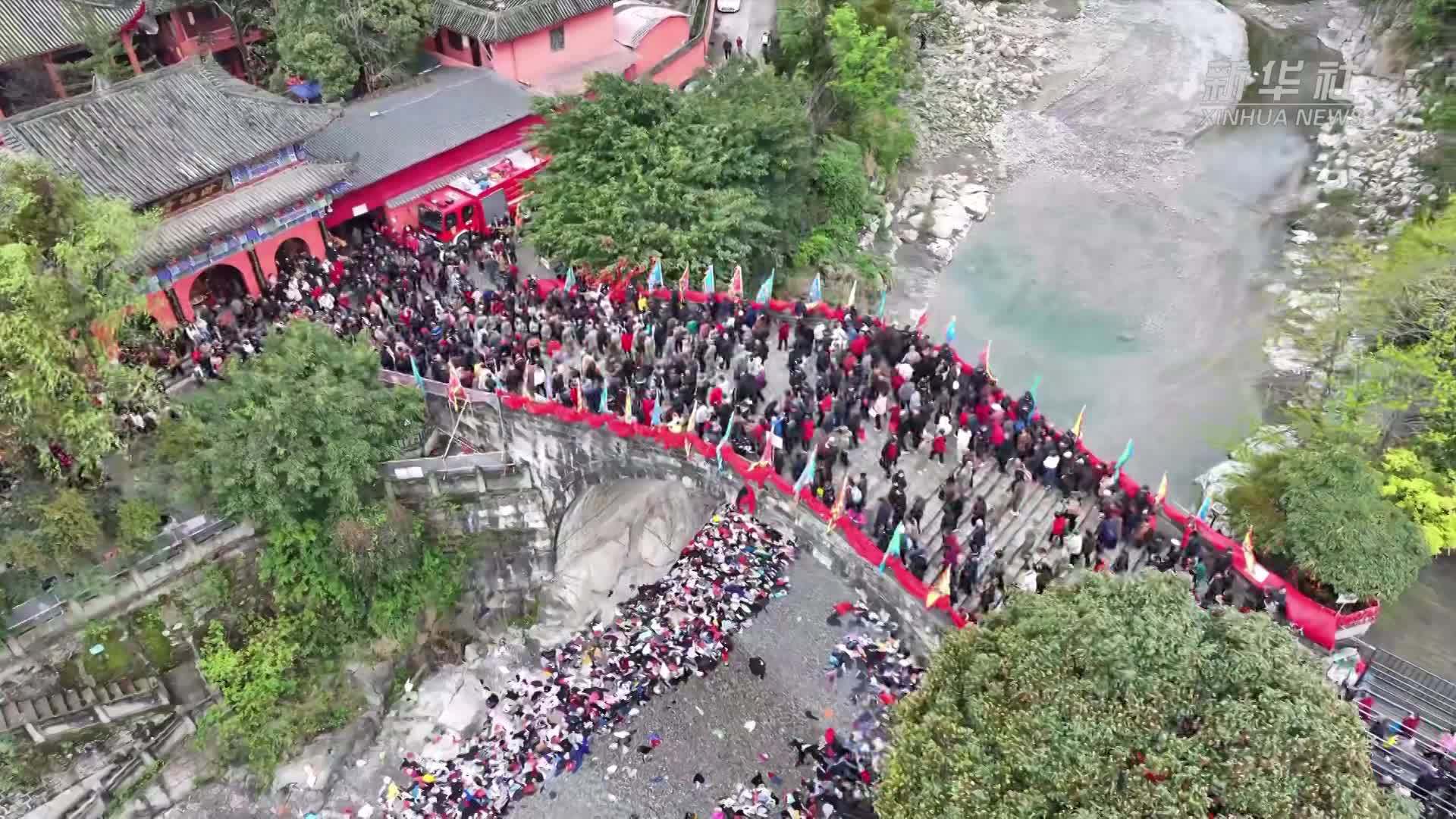 四川安州：春日踩桥 踏青闹春