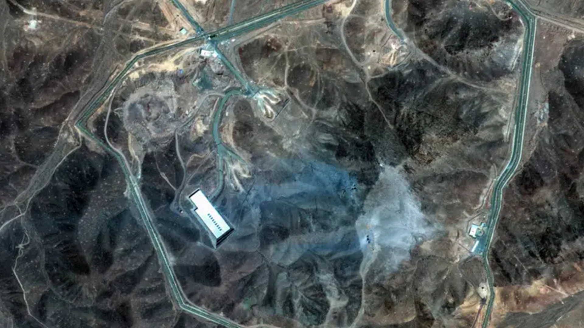 “伊朗强硬派正疾呼造核弹”，哈梅内伊、拉里贾尼相继遇害，鹰派论调彻底压不住了