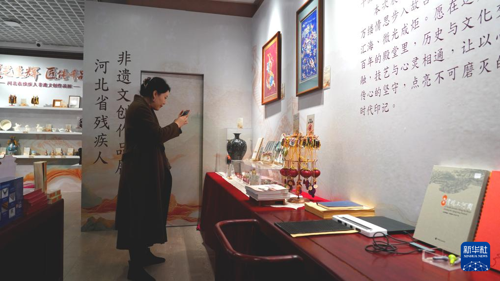 3月26日拍摄的展览现场。