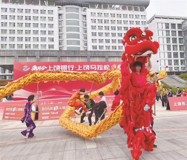 舞狮表演为赛事助威。