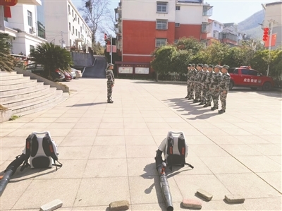 贵溪市：半专业扑火队开展防火演练与体能训练（图）