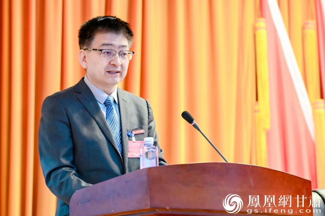 兰州城市学院校长韩高年作《学校工作报告》