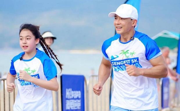 小泡芙依旧坚持跑到最后。