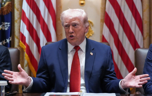 特朗普宣称：伊朗央求推迟7天，我推迟了10天