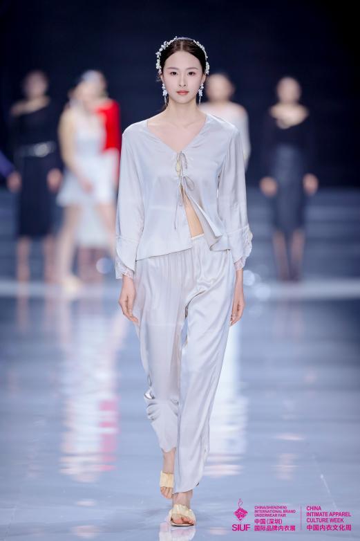 BEST家居服睡衣类创新大奖:里性 LIVARY MIO《罗曼·独白·致己·念念》