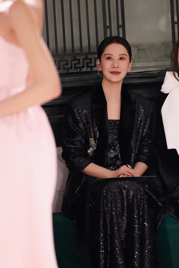 海清气质端庄大气。