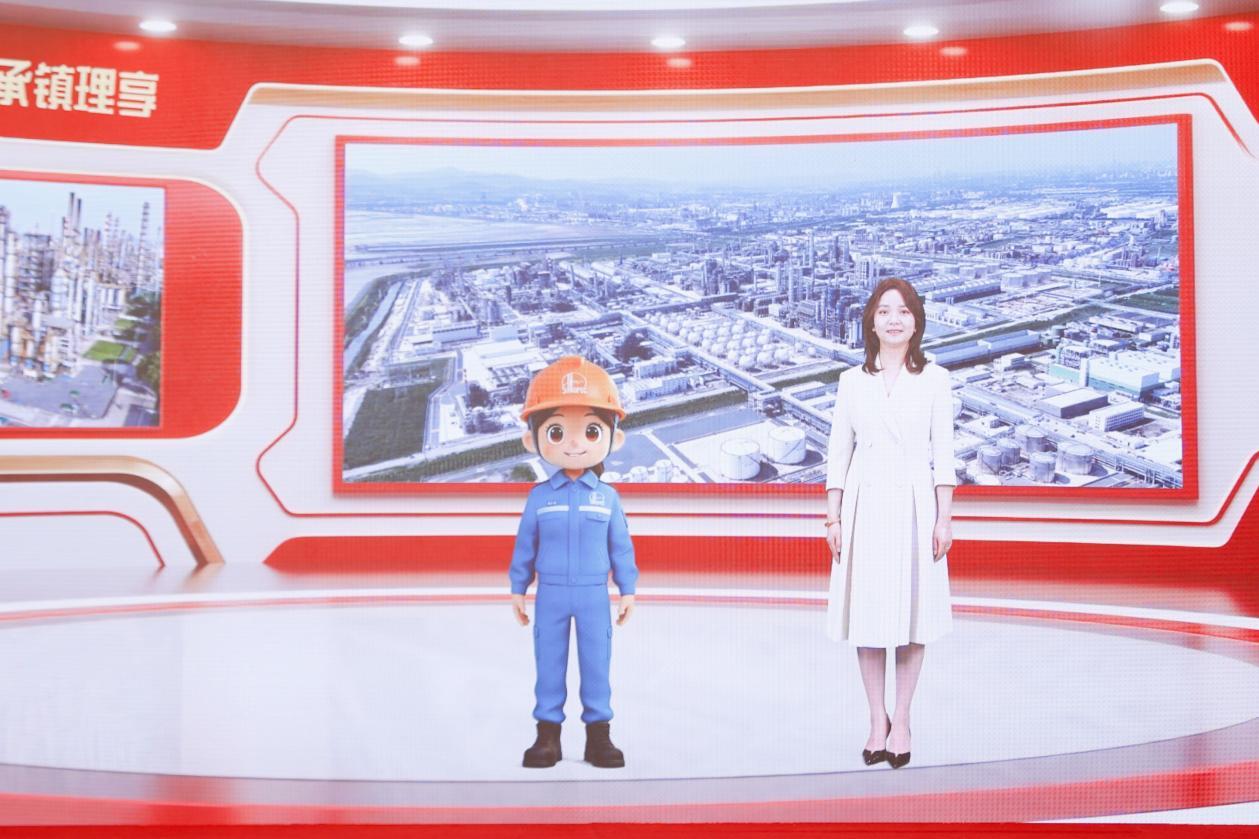 AI主持人“镇小佳”与AI宣讲员“镇小宣”