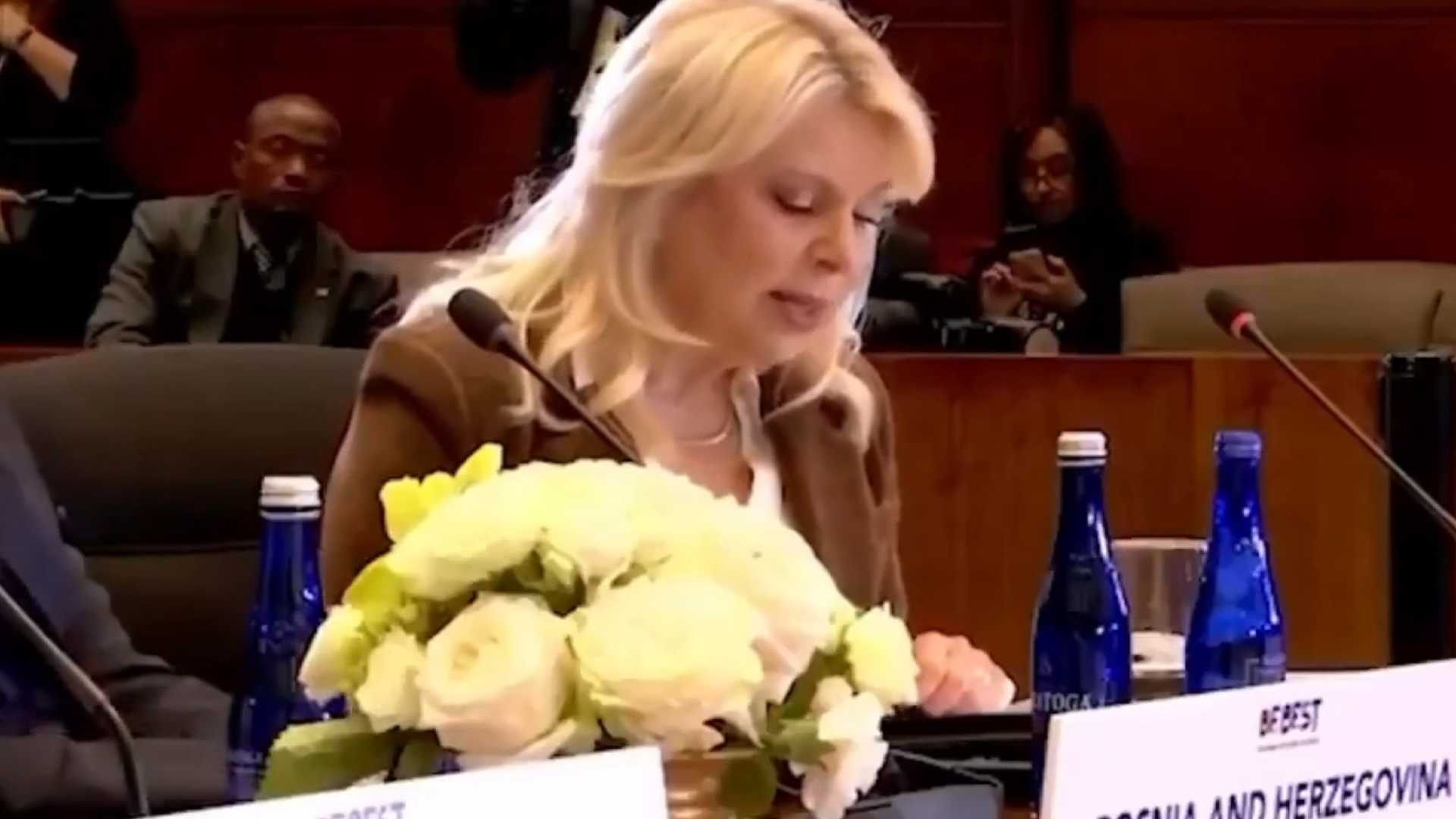 内塔尼亚胡的妻子诉苦：就因为是总理的孩子，我家孩子遭受了羞辱和暴力