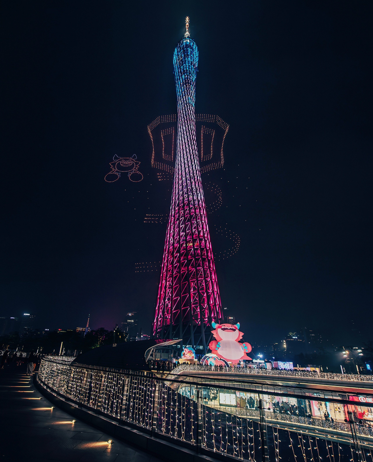 图：金铲铲之战IP的无人机灯光秀