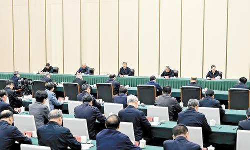 3月23日，中共中央总书记、国家主席、中央军委主席习近平在河北雄安新区考察，并主持召开深入推进雄安新区高质量建设和发展座谈会。这是23日下午，习近平主持召开深入推进雄安新区高质量建设和发展座谈会并发表重要讲话。新华社记者 燕雁摄