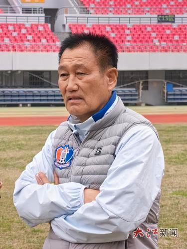 江西庐山队韩国籍教练崔震瀚