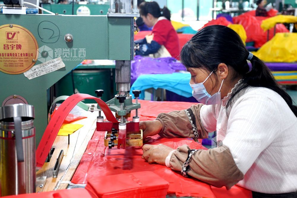 江西南丰：忙生产力争“开门红”（图）