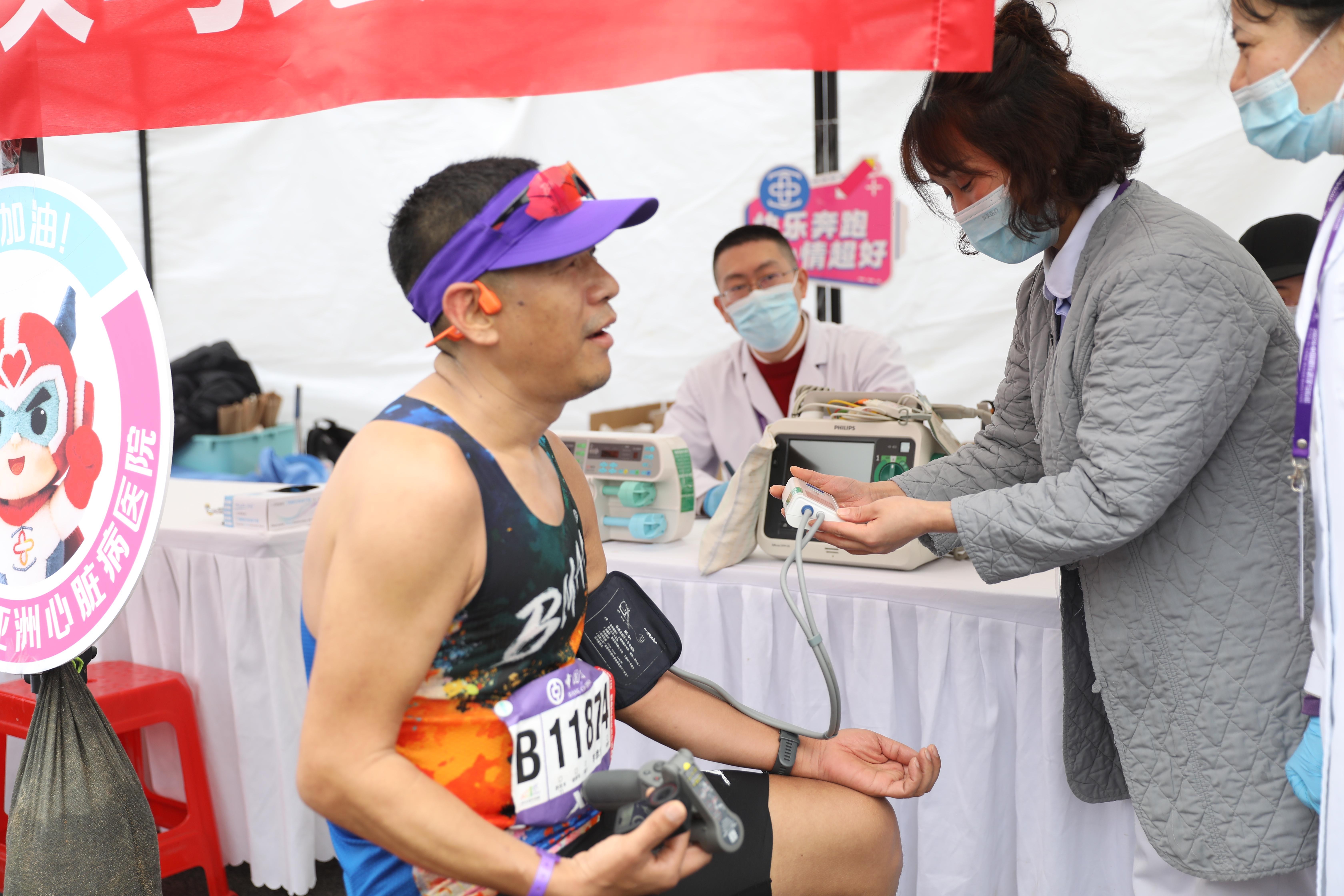 以专业之心 护奔跑之爱！武汉亚洲心脏病医院超强医疗保障团队护航2026汉马