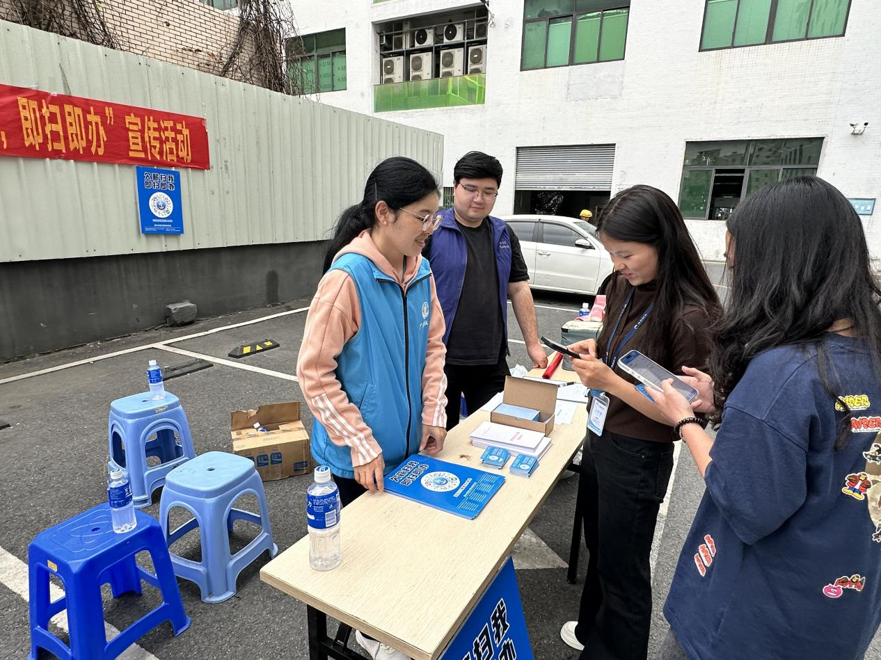 南昌社区开展“欠薪维权，即扫即办”宣传活动，守护来深建设者安“薪”生活