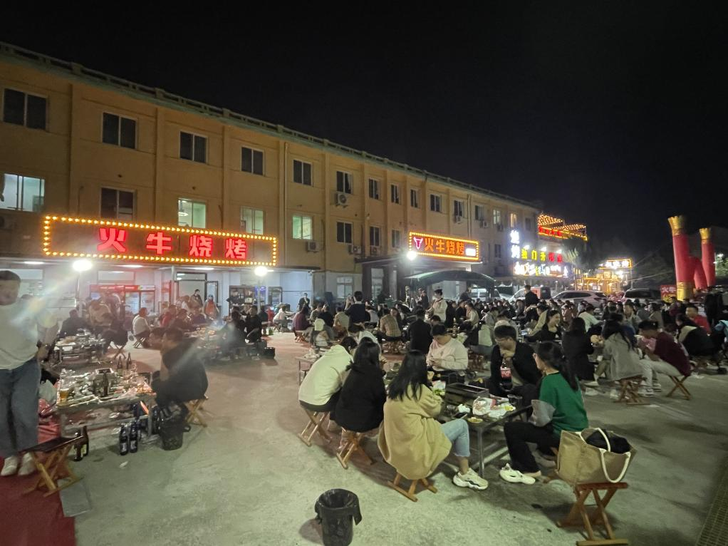 小卢的烧烤店。拍摄于2023年5月 受访者供图