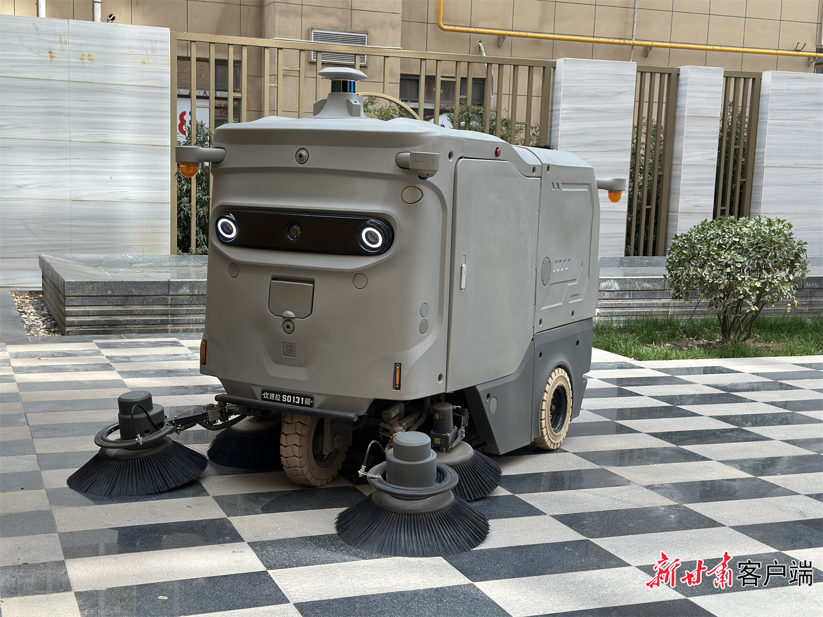 甘肃玉树智能装备有限公司生产的扫地机器人