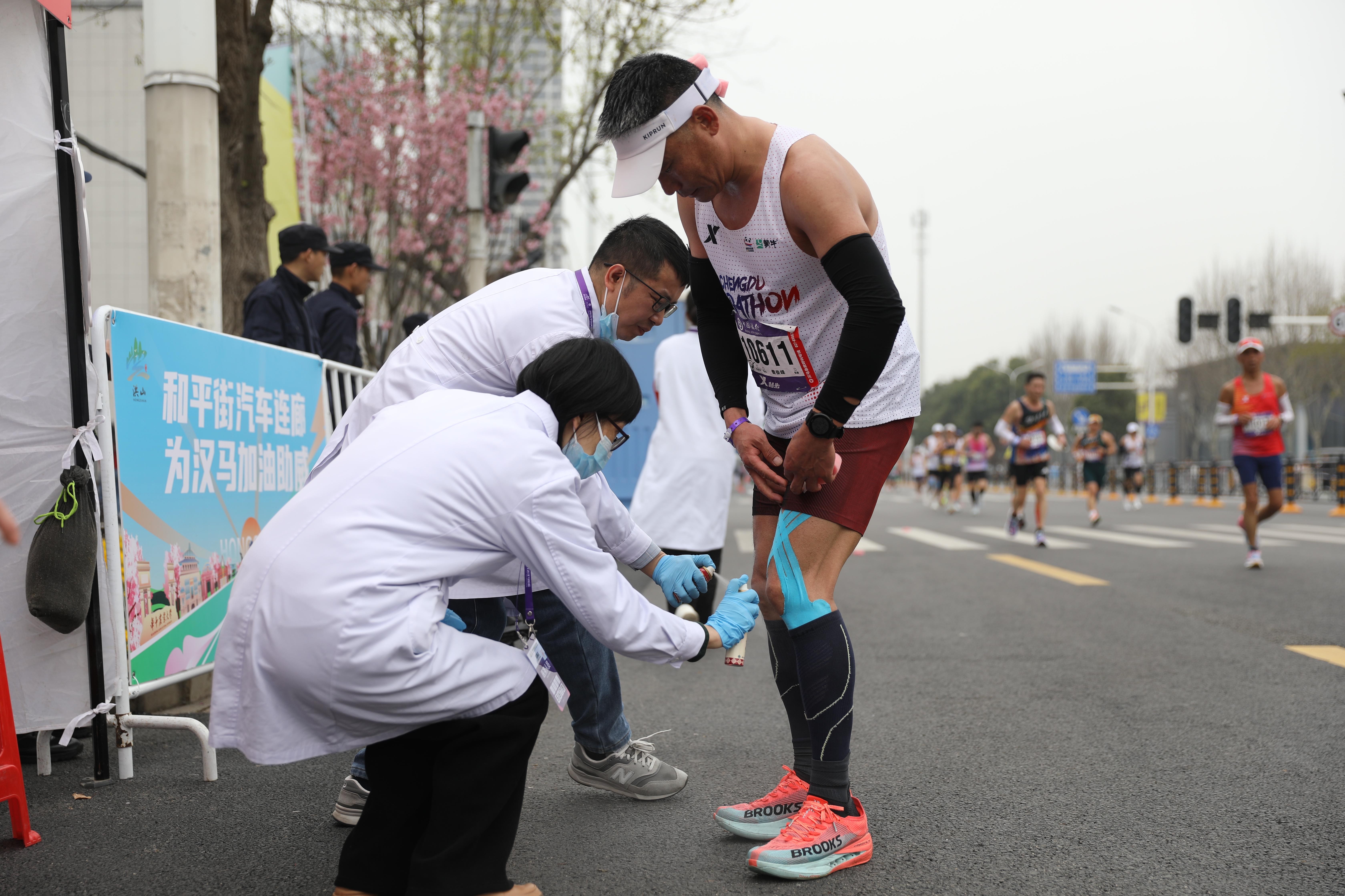 以专业之心 护奔跑之爱！武汉亚洲心脏病医院超强医疗保障团队护航2026汉马