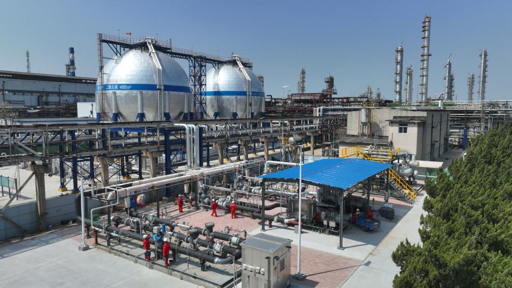 图为中国石化胜利油田百万吨级CCUS二氧化碳输送管道首站。（新华社发）