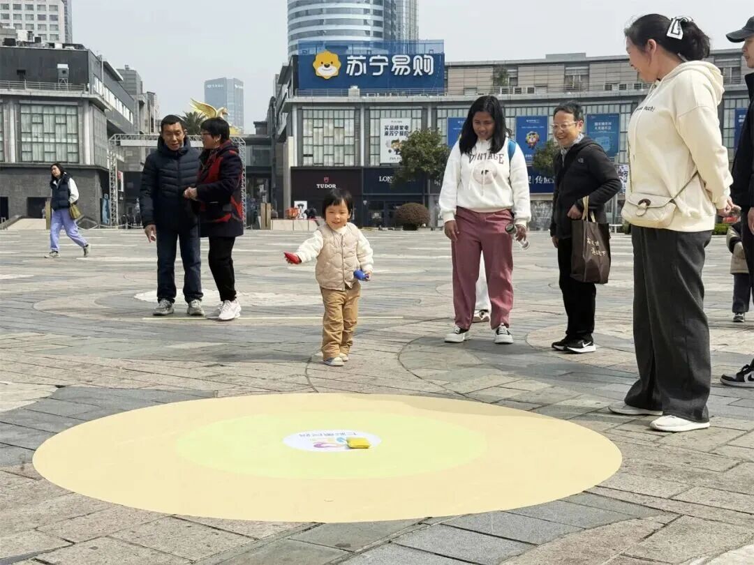 宁波街头这个展引得市民纷纷打卡，你参与了吗？