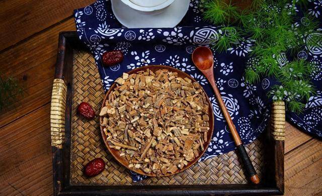 历代医家大齐觉得，唯有善于用它就能治好许多复杂的疾病