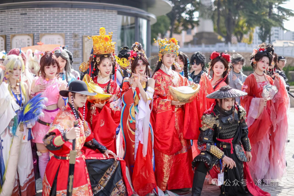 二次元爱好者汇聚奉贤冷江雨巷“上海首届MG动漫游戏妆造嘉年华”