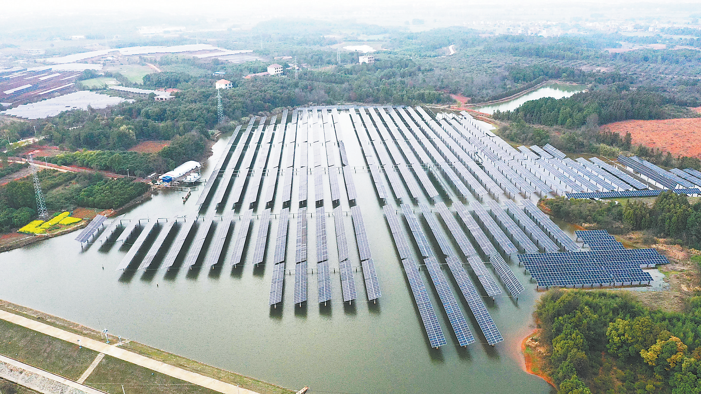 水上发电、水下养鱼，东乡“渔光互补”模式实现生态经济双赢