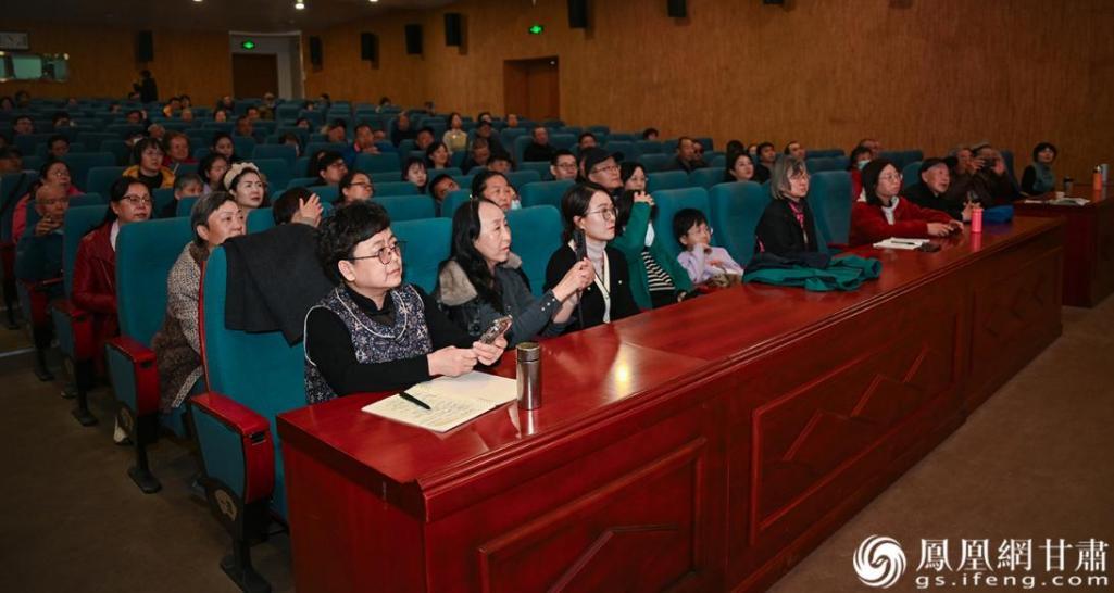 约160名不同年龄层的听众现场领悟太极真谛