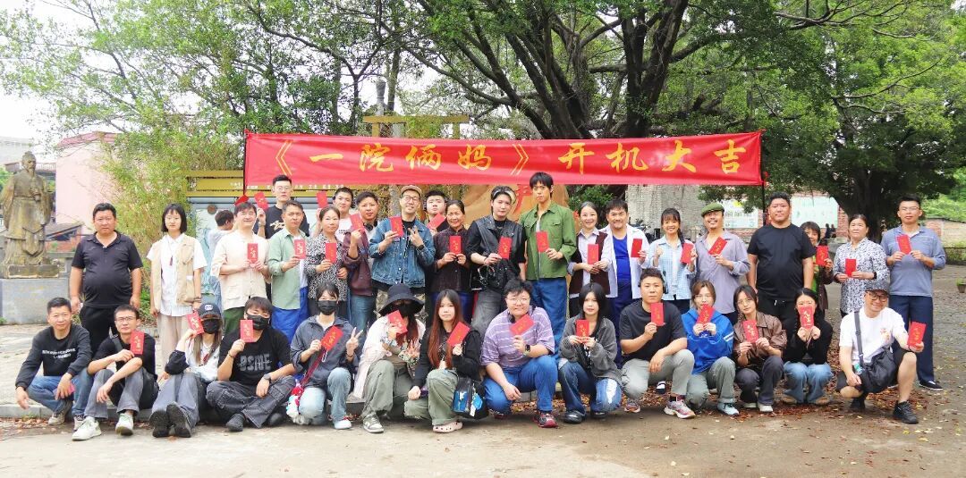 图：3月22日，精品短剧《一院俩妈》在三水乐平开机拍摄