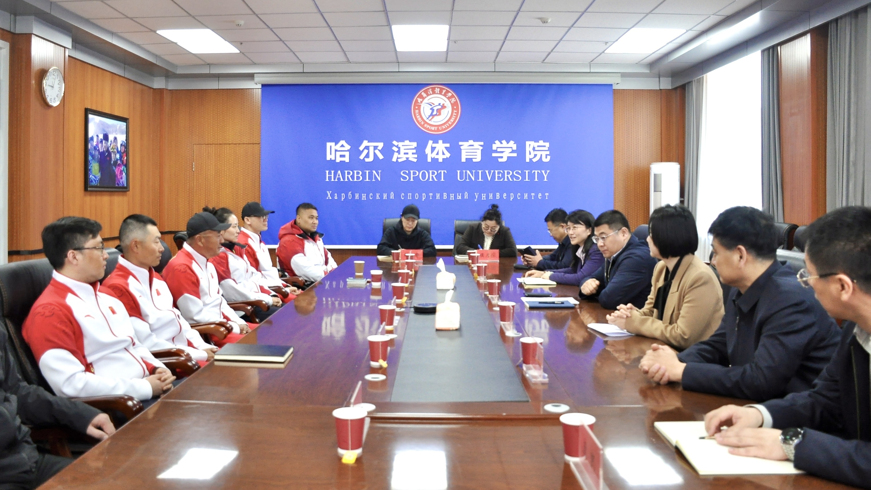 哈体院领导会见米兰冬残奥会冠军团队