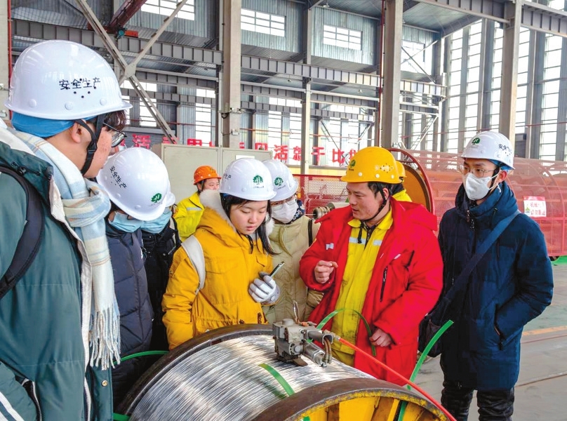 吕梁市兴县组织学生赴山西一禾铝业科技新材料公司开展研学活动。