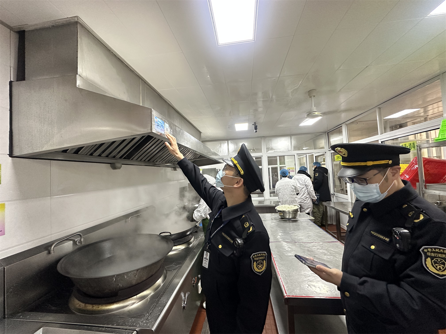 内融外联 鄞州“综合查一次”倾情守护校园食堂安全