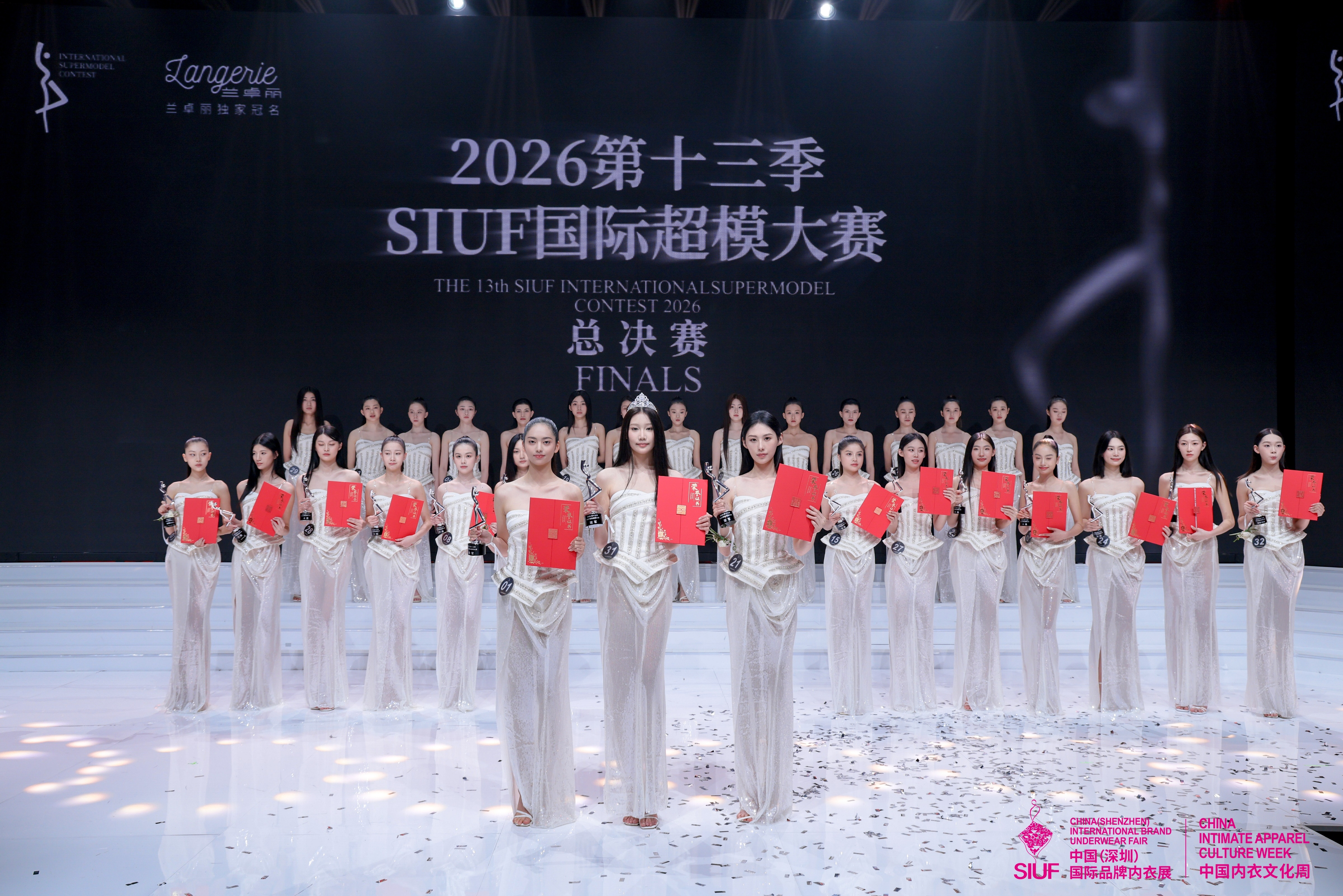 从“超模看深圳”到荣耀加冕，第十三季SIUF国际超模大赛总决赛闪耀鹏城
