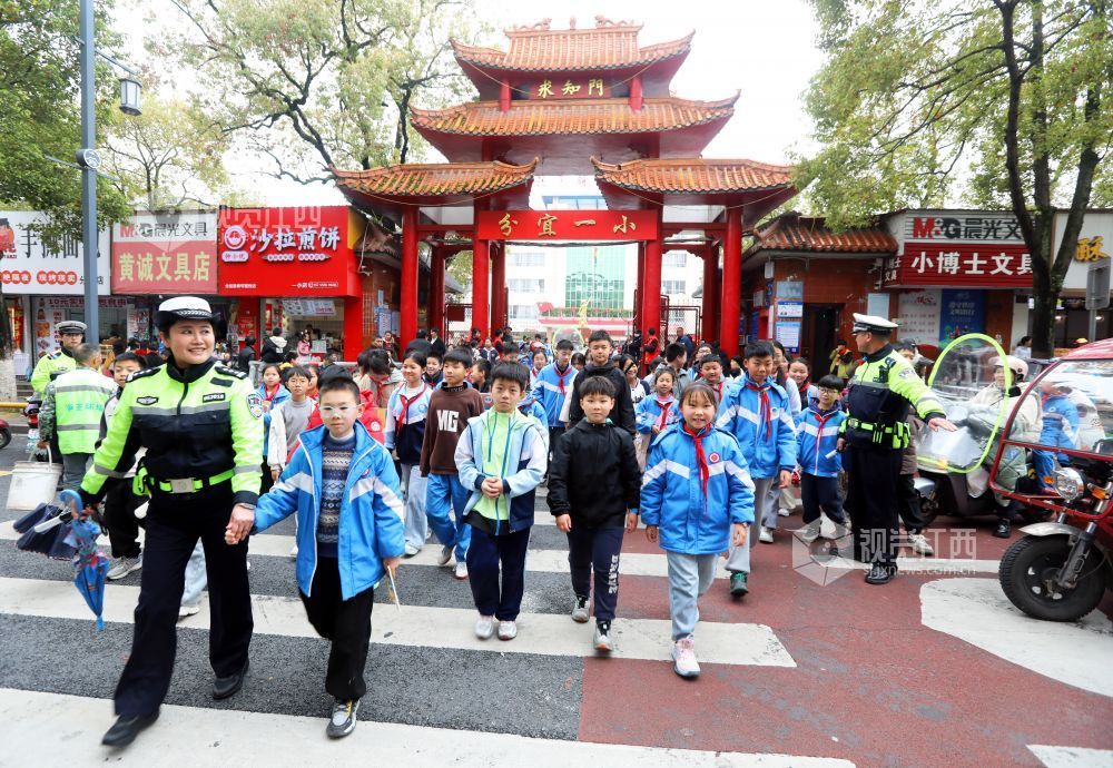江西分宜：站好“护学岗” 守护“成长路”（图）