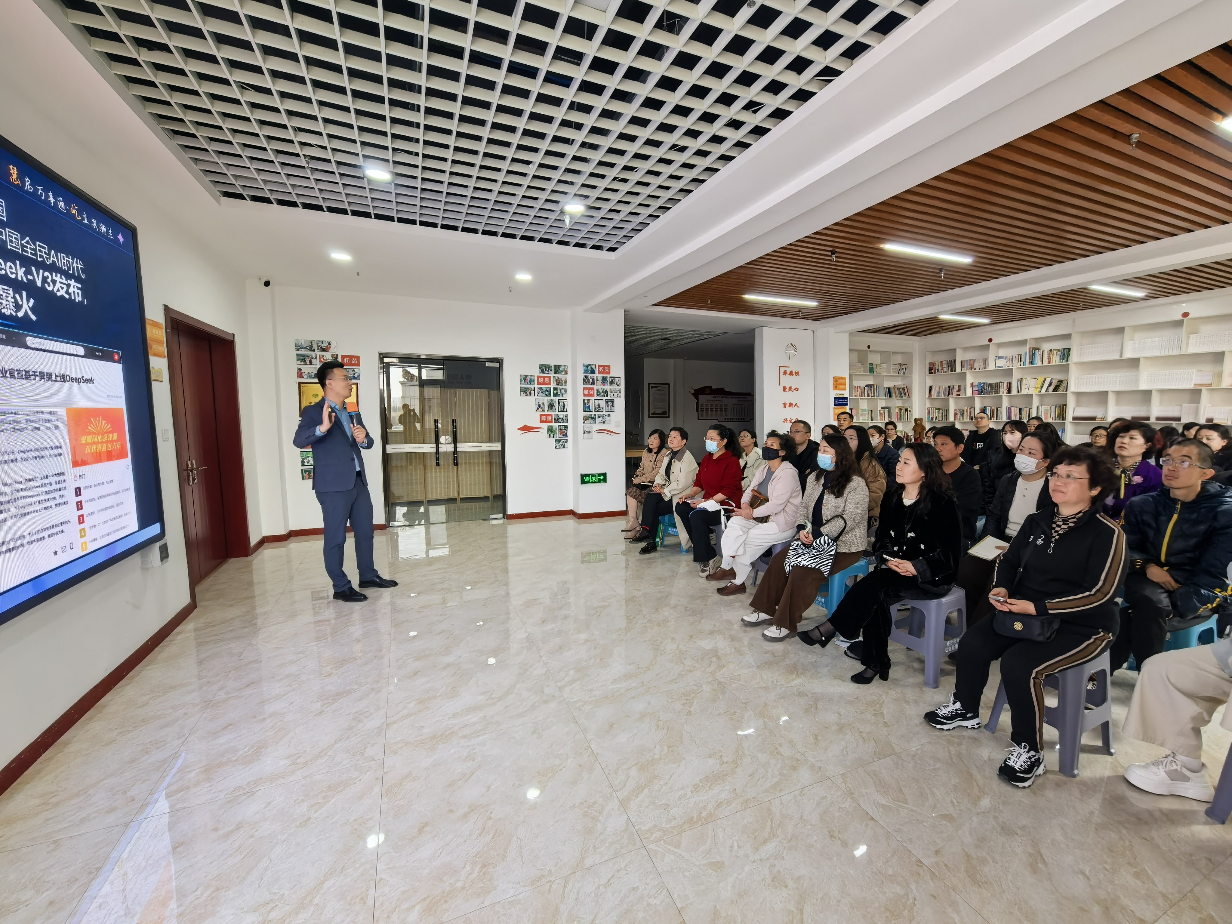 促就业 惠民生丨淄博经开区傅家镇探索AI技能培训新模式