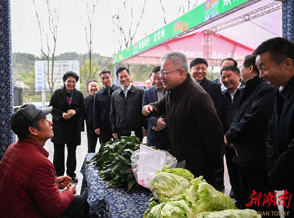 3月23日，沈晓明在永吉高速团结互通服务区调研。
